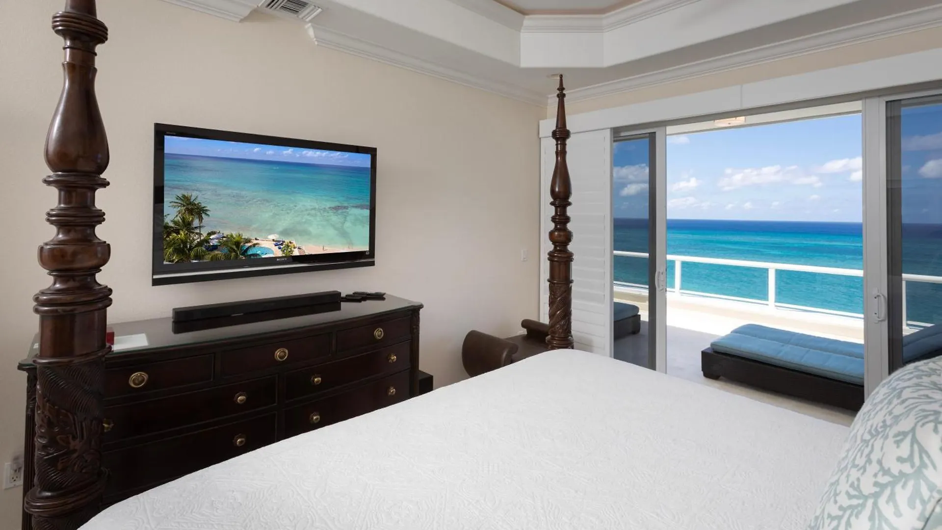Apartamento South Bay Beach Club 35 Penthouse - 3 Bedroom 3 Bathroom Unit George Town