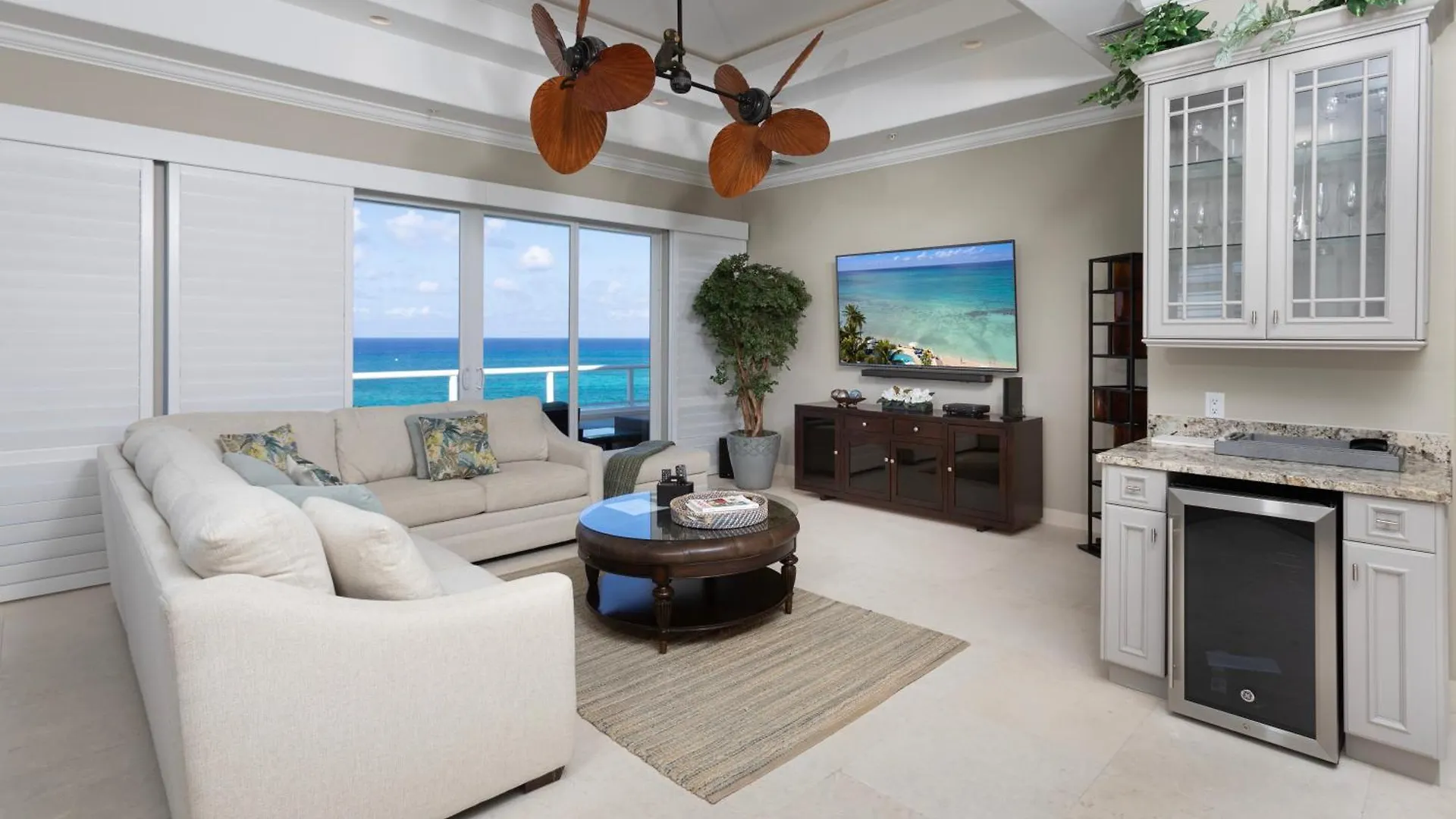 Daire South Bay Beach Club 35 Penthouse - 3 Bedroom 3 Bathroom Unit George Town