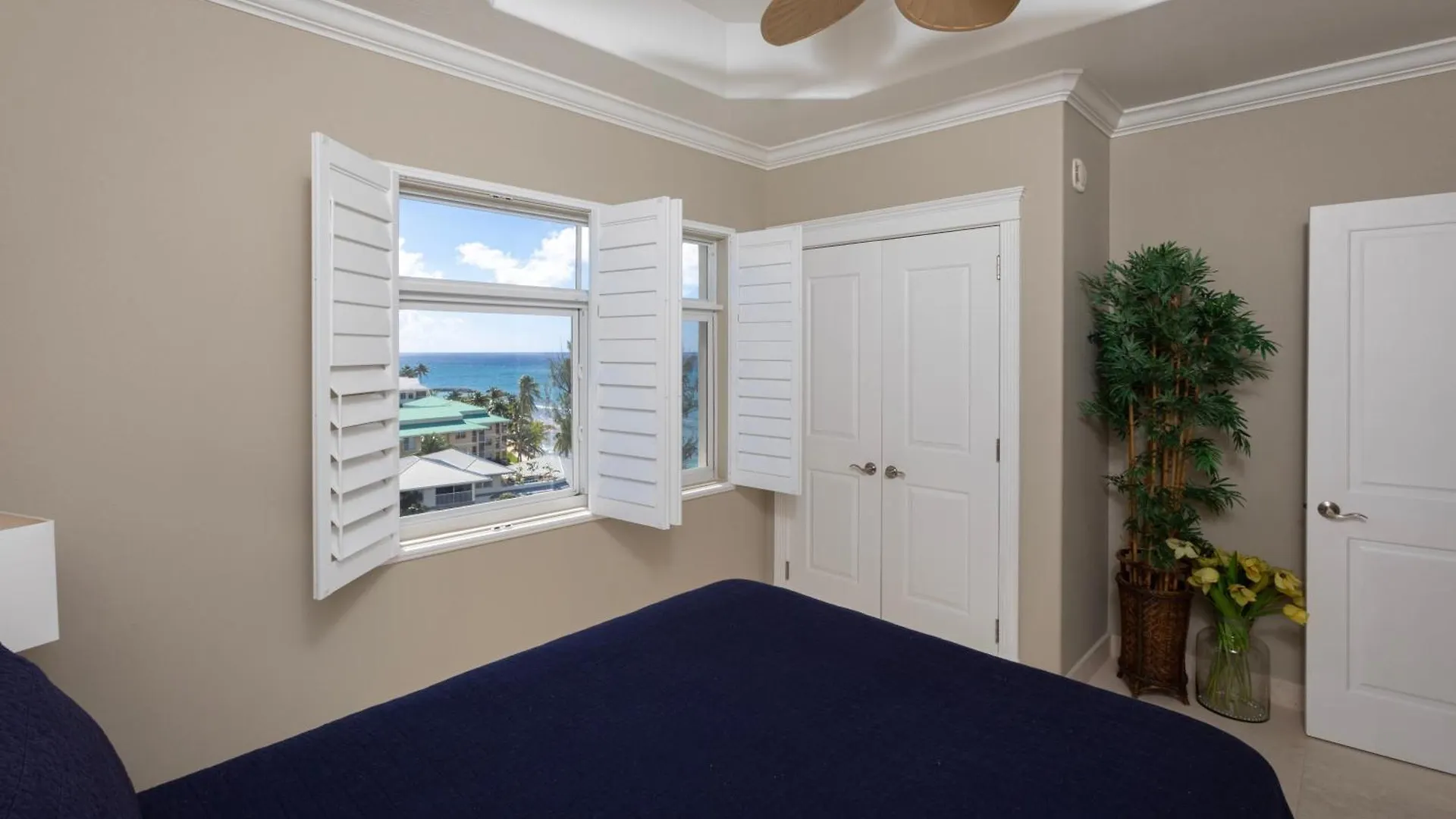 South Bay Beach Club 35 Penthouse - 3 Bedroom 3 Bathroom Unit George Town Daire