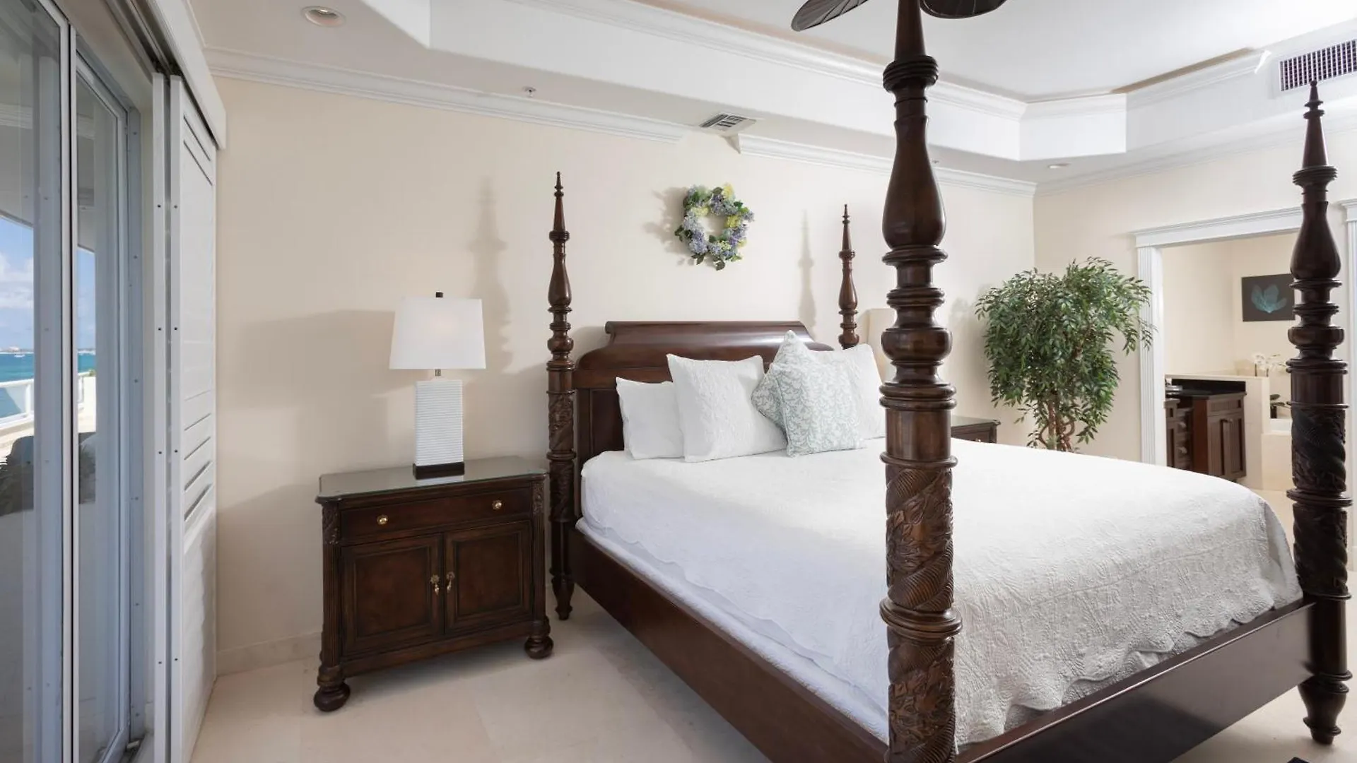 South Bay Beach Club 35 Penthouse - 3 Bedroom 3 Bathroom Unit George Town Cayman Adaları